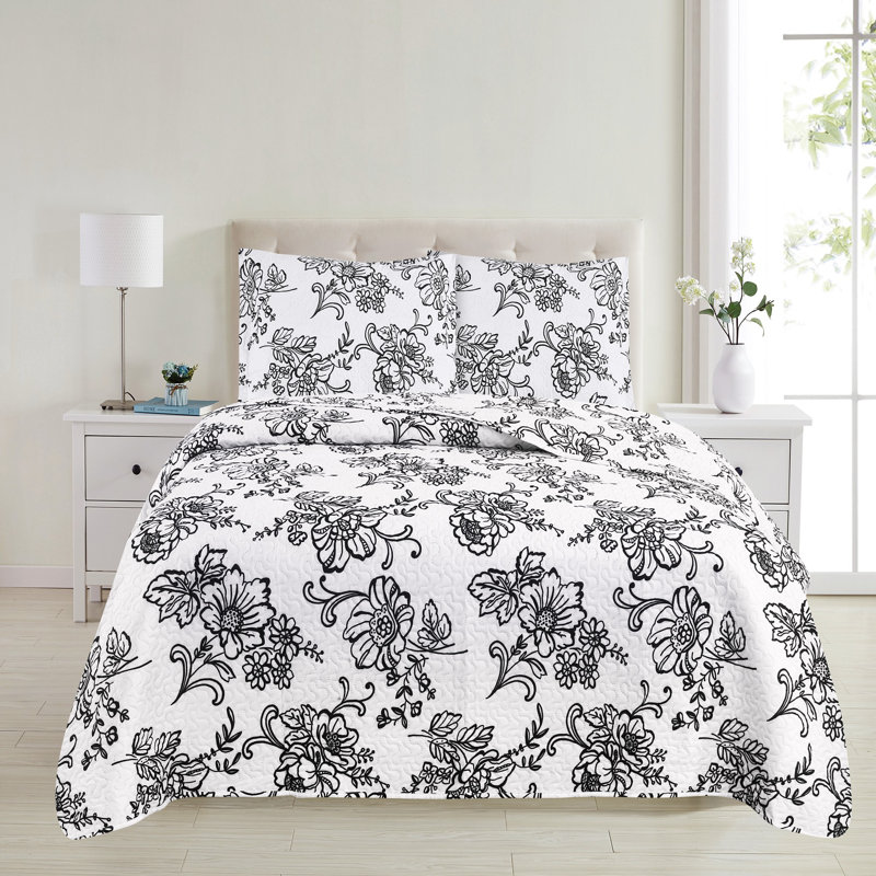 White Floral Microfiber Reversible Full Quilt Set