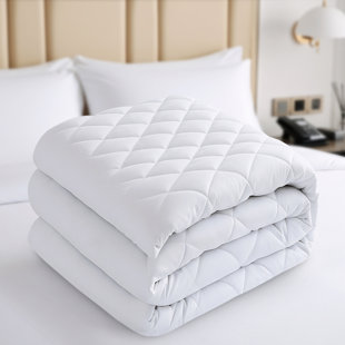 Utopia Bedding Quilted Mattress Pad - Fitted & Elastic Mattress Protector - Fits upto 16 Inch - Machine Washable