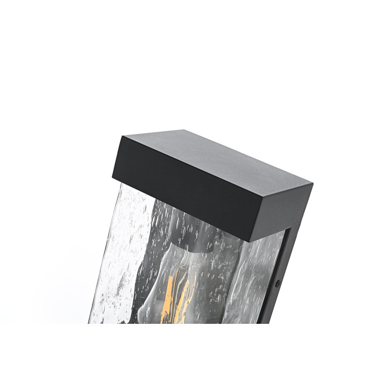 Applique murale d'extérieur Linch en noir, H 10 po x l 6 po x P 4 po