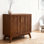 Buffet avec tablettes réglables et pieds en bois massif de style Mid-Century
