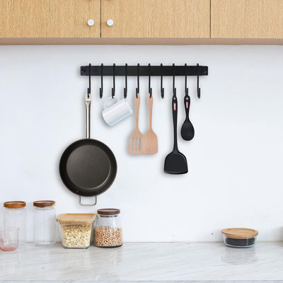 Support de cuisine en fer forgé: support à ustensiles mural à 10 crochets avec finition noire - idéal pour les casseroles, les poêles et les tasses à café