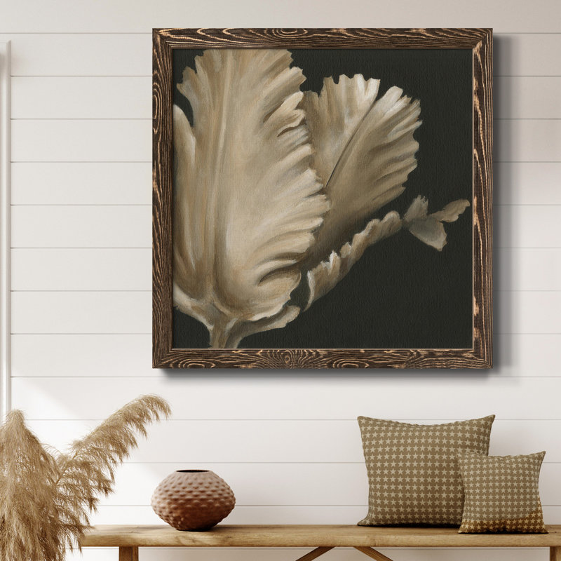 «Classical Blooms I», art mural sur toile, H 17 po x l 17 po x P 1,5 po, Noyer
