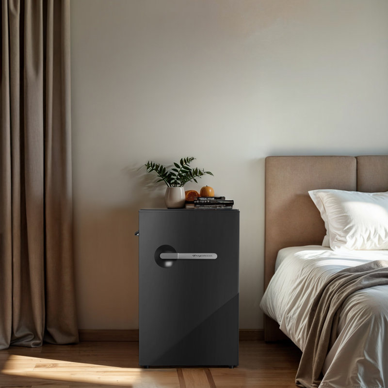 Frigidaire Pi. Réfrigérateur compact rétro avec compartiment réfrigérateur, mini réfrigérateur avec ouvre-bouteille latéral intégré, noir