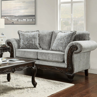 Gris avec détails, revêtement en chenille douce, structure et pieds en bois franc, mobilier de salon moderne en bois gris, siège élégant en tissu confortable
