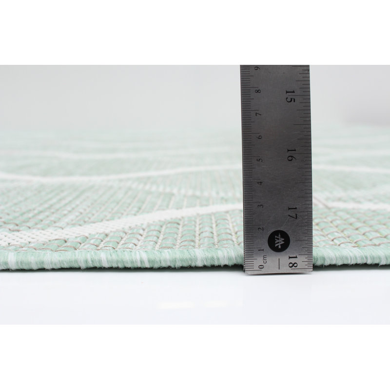 Tapis d'intérieur / extérieur à motif géométrique vert / blanc / gris Chidi, Rectangle 6 pi 7 po x 9 pi 6 po