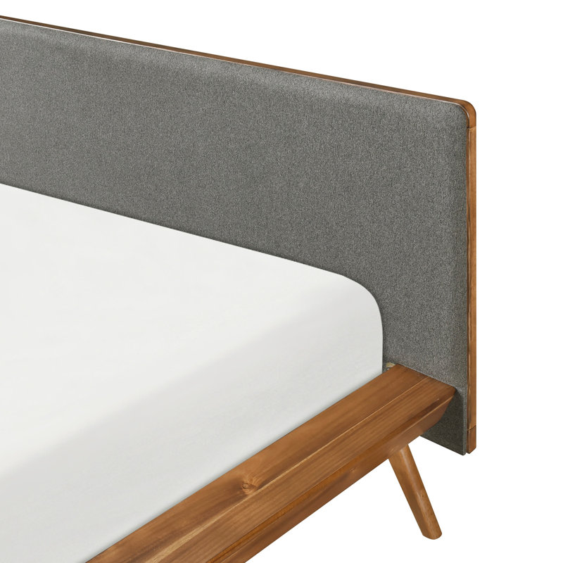 Grand lit plateforme à finition châtaignier avec revêtement texturé en tête de lit en mousse gris foncé, Grand lit