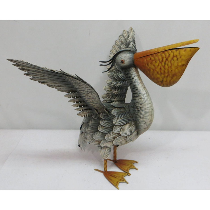 Sculpture pélican en métal avec ailes