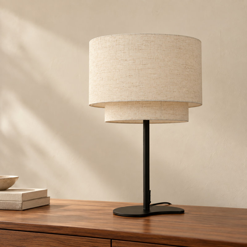 Lampe de table minimaliste à une lumière, abat-jour étagé en lin couleur avoine