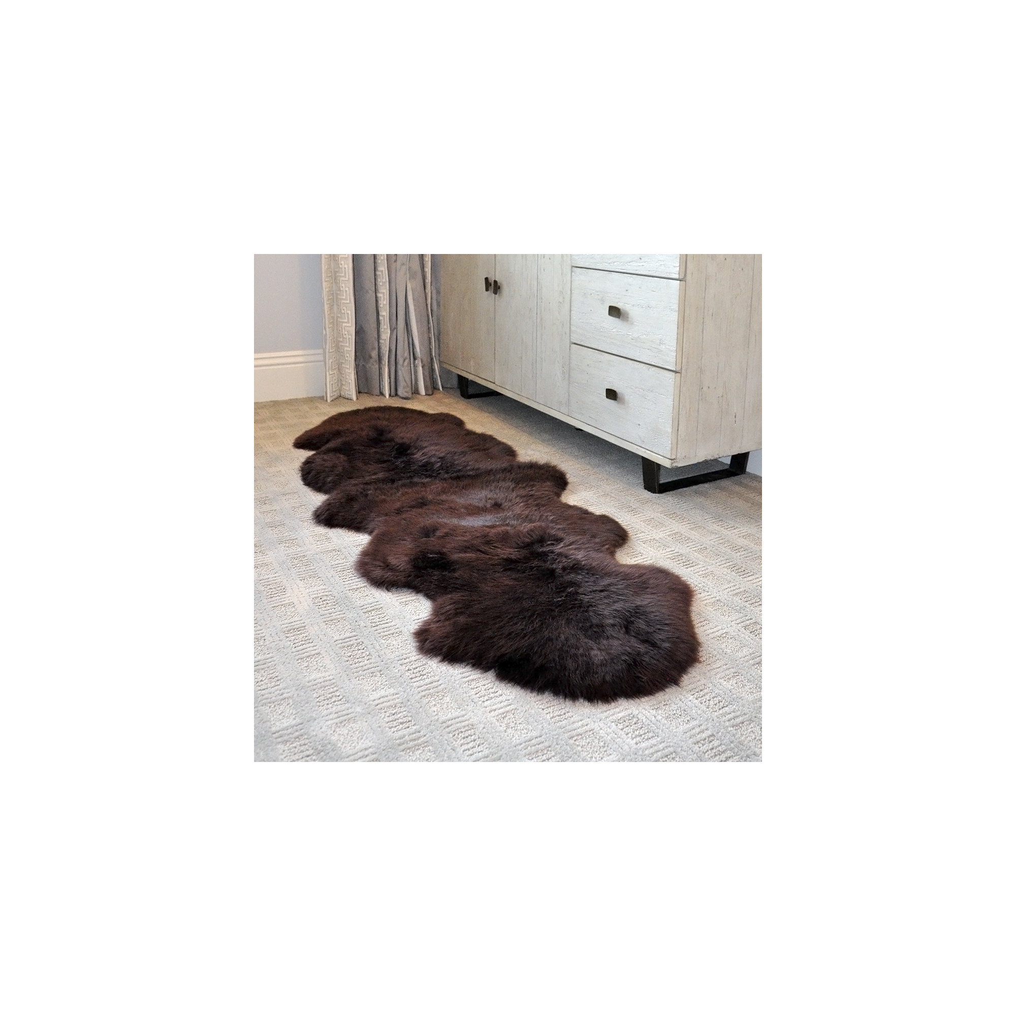 Dunmore Sheepskin Dark Brown Rug, Novelty 2' x 5'6"