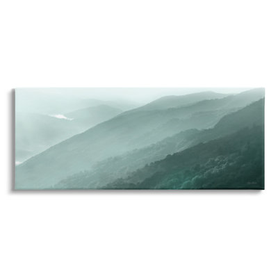 Vue aérienne obscure des montagnes de Sally Swatland - photographie