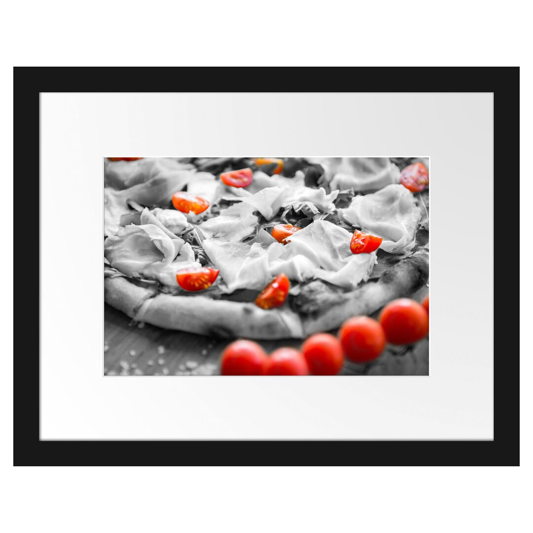 Gerahmtes Poster Pizza mit Schinken und Tomaten