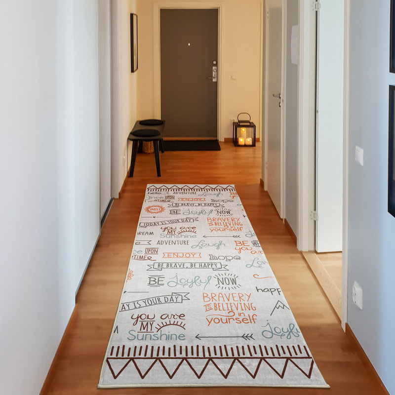 Tapis décoratif à longues fibres en polyester haute densité Girtie Adventure, Tapis de couloir 2 pi 6 po x 7 pi 6 po