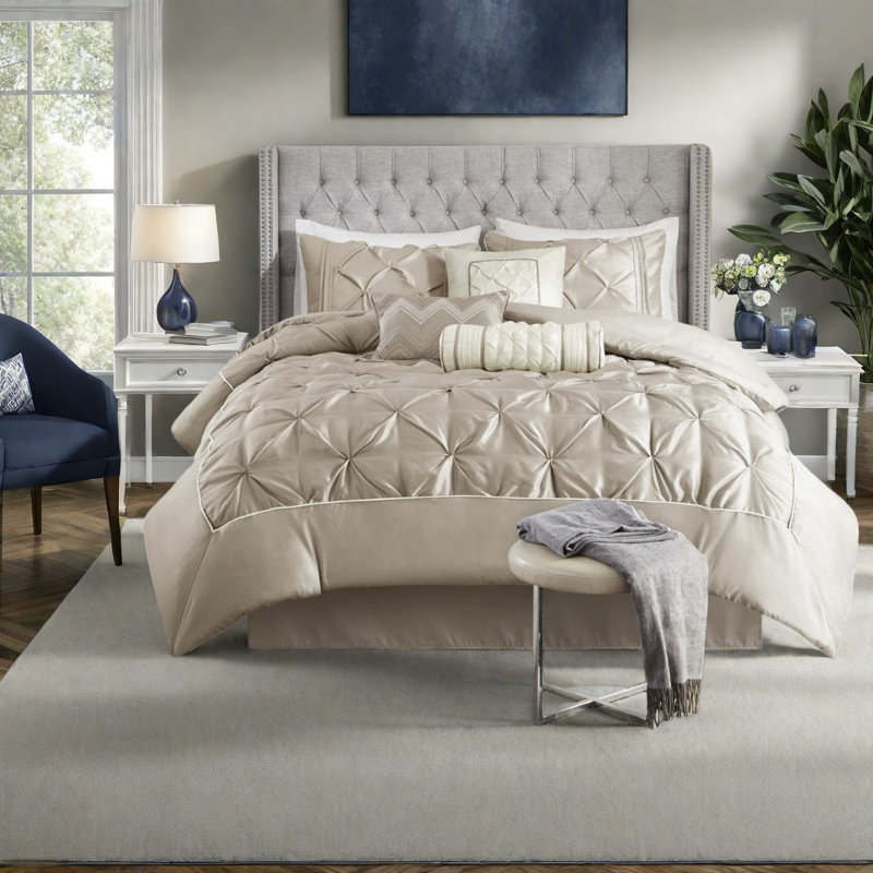 Ensemble de literie pour très grand lit taupe élégant, édredon en polyester avec coussins décoratifs