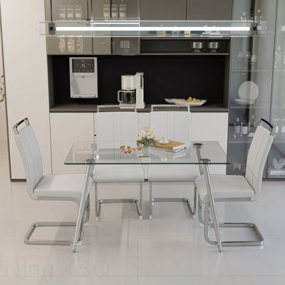 Ensemble de salle à manger moderne 4 pièces: table en verre trempé de 51 po (pieds plaqués argent) et 4 chaises sans accoudoirs en polyuréthane
