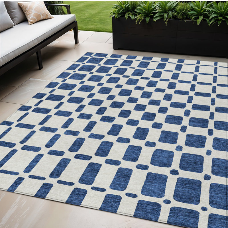 Tapis extérieur lavable géométrique bleu marine et ivoire 5 pi x 8 pi