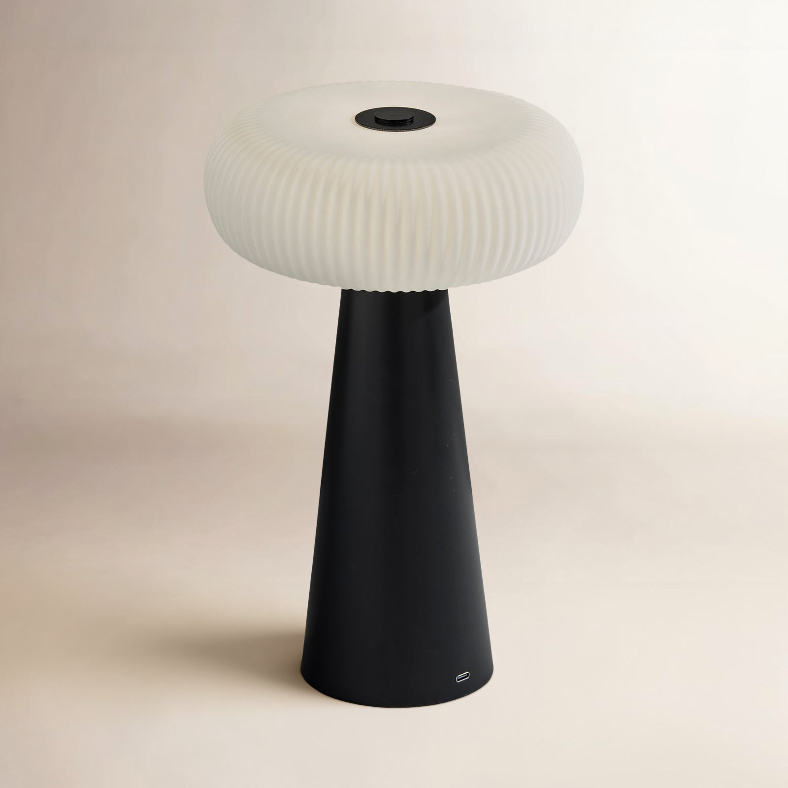 Lovonia Table Lamp, Black