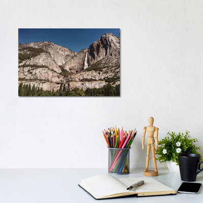 «Yosemite Falls» par Bethany Young, reproduction de photo sur toile tendue