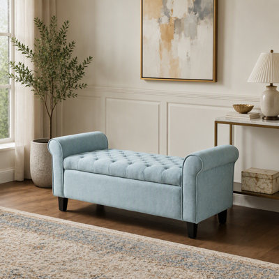 Banc de rangement en tissu bleu clair avec accoudoirs roulés, siège d'une largeur de 38 po, pieds noirs, conception en tissu à boutons, mobilier d'entrée de salon, de chambre à coucher