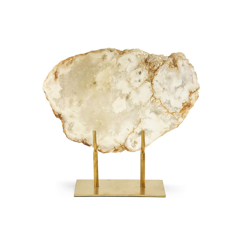 Géode de quartz blanc sur socle doré