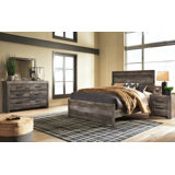 Wynnlow Panel Bed with Mirrored Dresser and Nightstand