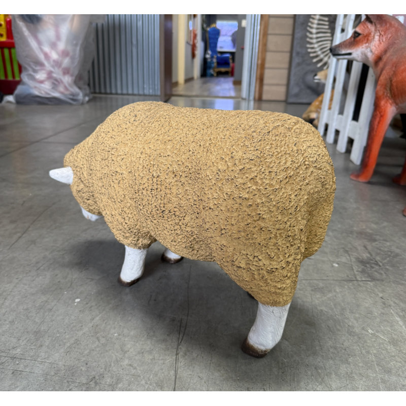 Statue de bébé tête de mouton mérinos