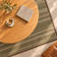 Table basse ronde de 28 po avec roulettes, table centrale de salon, finition chêne et pieds en acier inoxydable