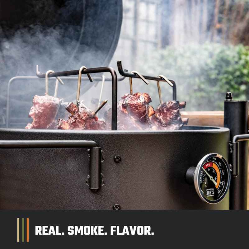Fumoir à charbon très résistant avec barbecue Bronco Pro 21,5 po avec surface de cuisson de 366 po² en noir, Noir
