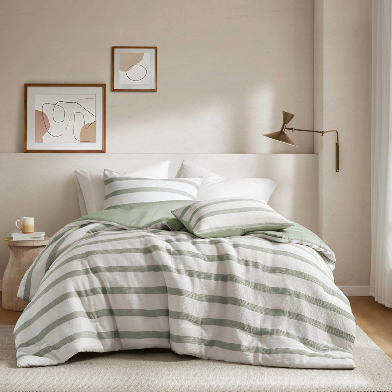 Édredon toutes saisons teinté pour très grand / très grand lit dans des tons neutres, texture moelleuse en seersucker, revers en microfibre, standard, entretien minimal, 3 pièces rayées avec intérieur d'inspiration côtière, confort
