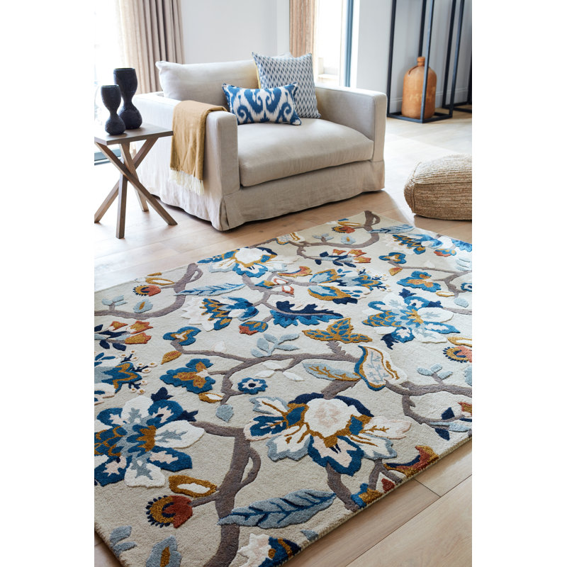 Amanpuri Hand Tufted Floral Area Rug in Stone/Navy, Rectangle 6'7'' x 9'2''