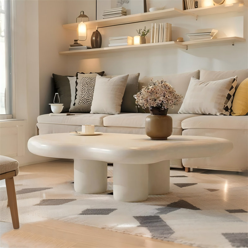 Table basse Cloud, table d'appoint moderne crème pour le salon avec rebords ronds, petite table centrale pour les appartements et les animaux de compagnie