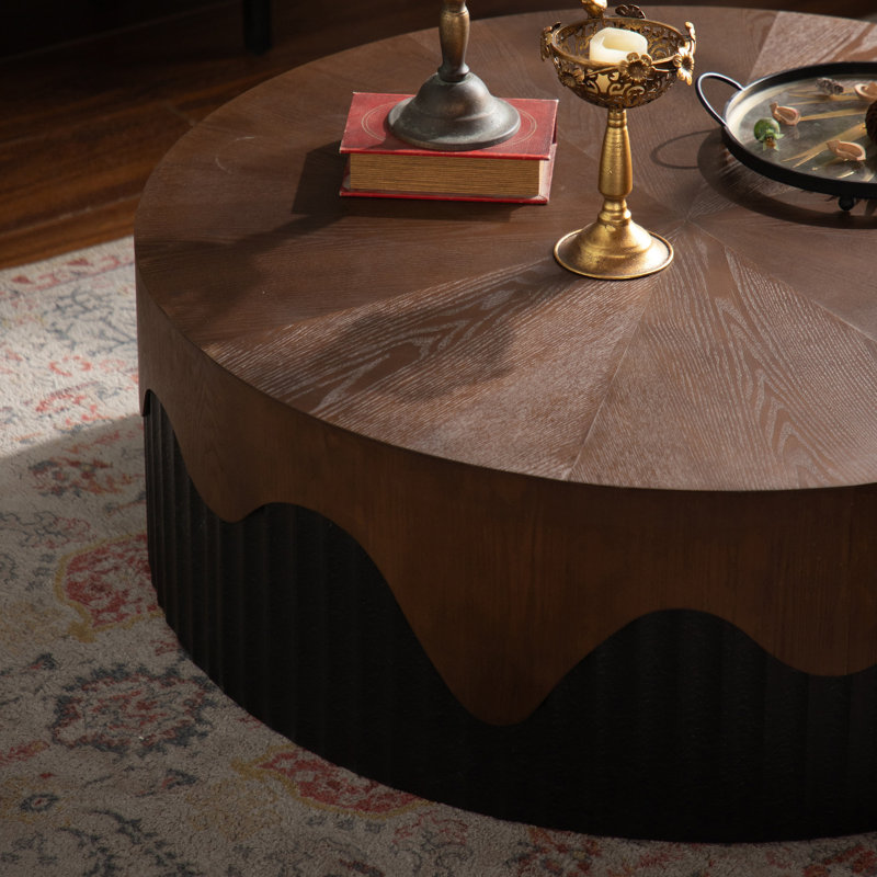 Table basse ronde fabriquée à la main avec motif en relief