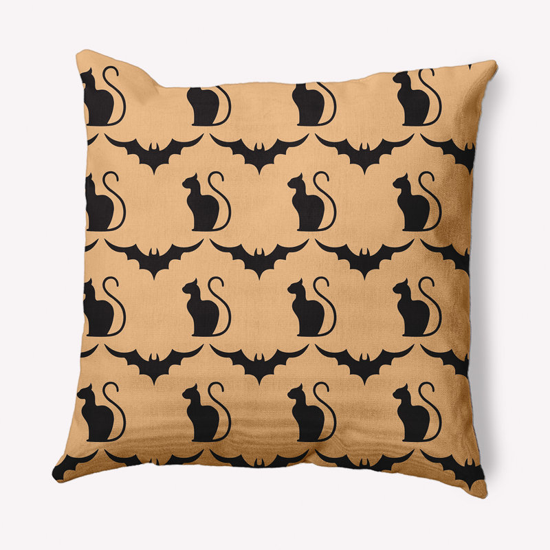 Coussin intérieur / extérieur Cats and Bats, 18 po x 18 po, Or pâle