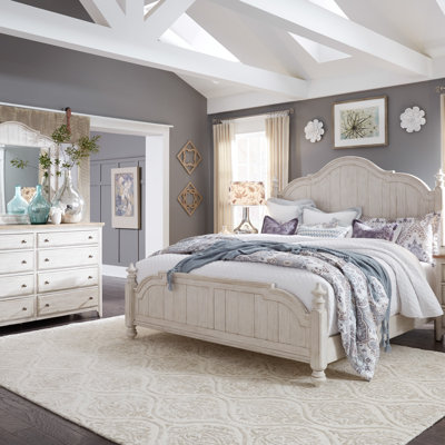 Harlowe Queen Poster Bed, Dresser & Mirror Bedroom Set