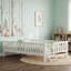 Lit plateforme simple avec garde-corps et lattes robustes-129200253
