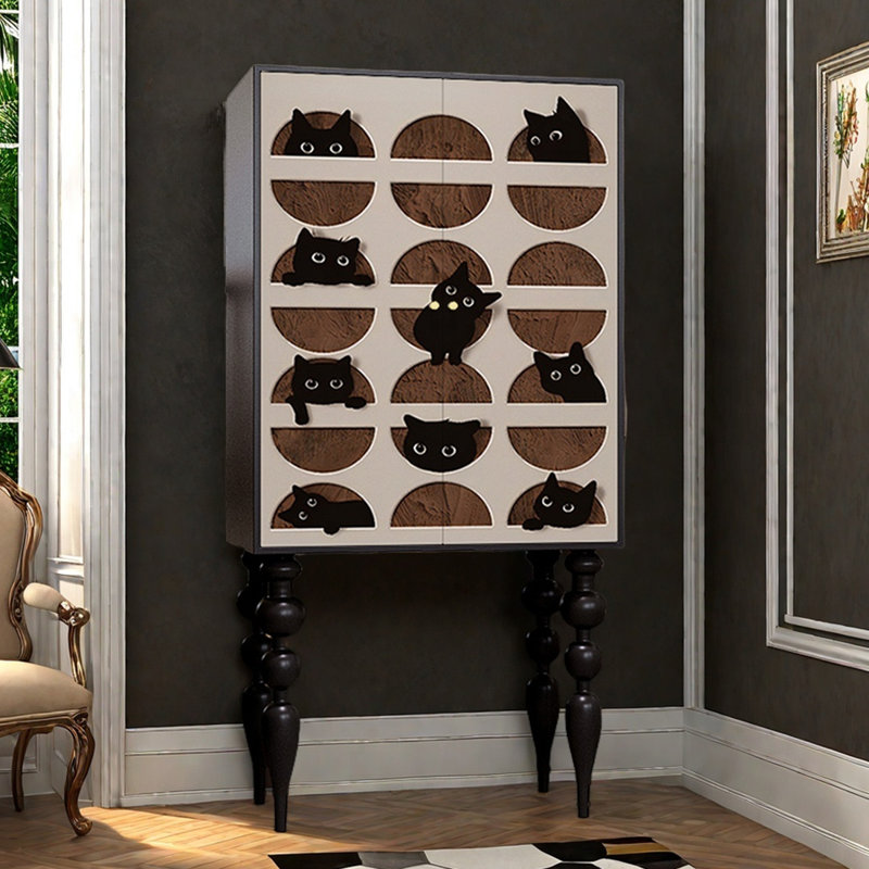Armoire d'appoint à pieds hauts dans le salon