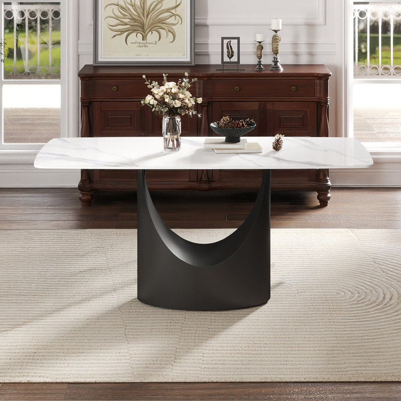 Table de salle à manger moderne de 63 po en pierre frittée pour 6 personnes avec base en métal incurvée en forme de U et coins arrondis