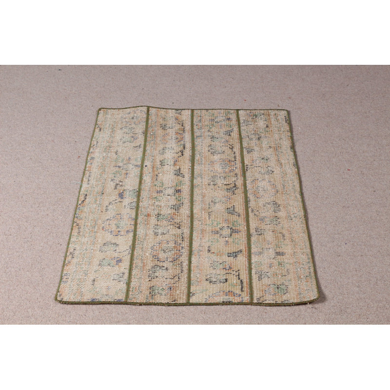Petit tapis turc vintage en laine beige à motif patchwork conçu pour un décor éclectique
