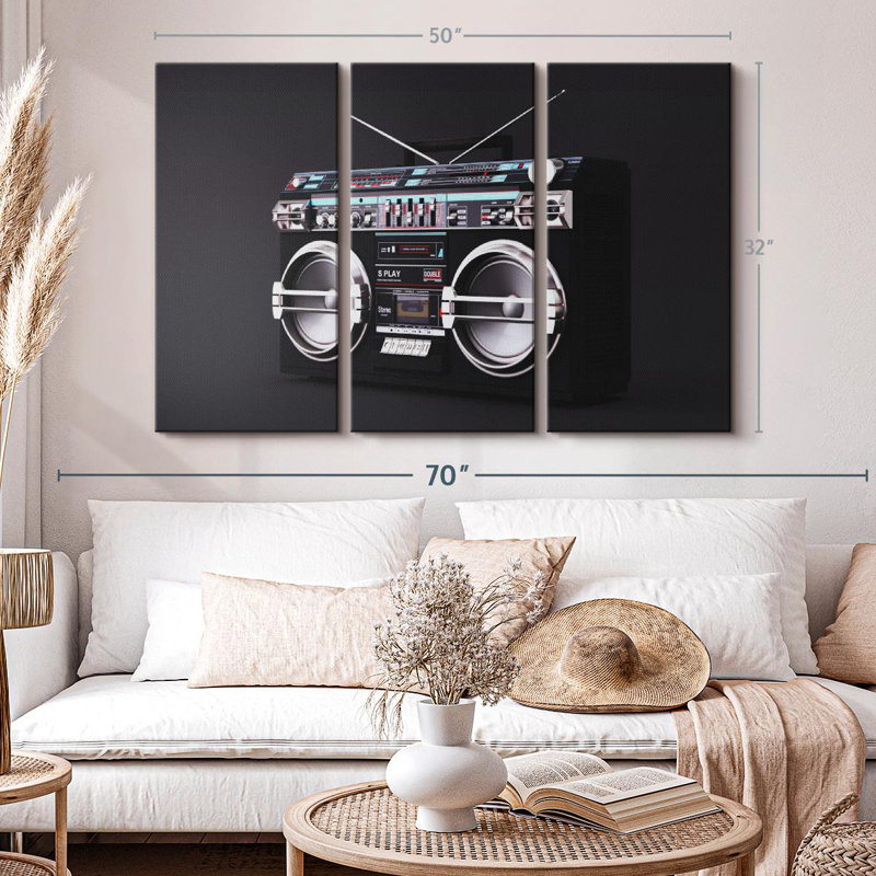 «Black Boombox» sur toile, H 32 po x l 50 po x P 1,25 po
