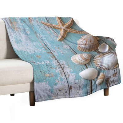 Jeté étoile de mer sur fond de flanelle de luxe en bois patiné, couverture douce et chaude pour le canapé du salon