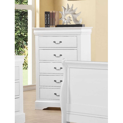 Commode haute Ryla, 5 tiroirs, poignées en métal nickelé, bois massif
