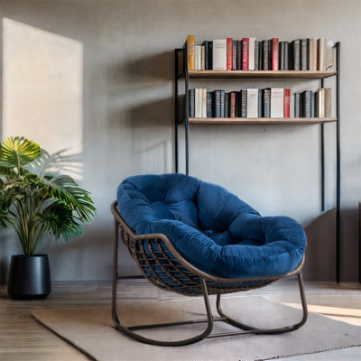 Chaise berçante d'extérieur en osier Makalia