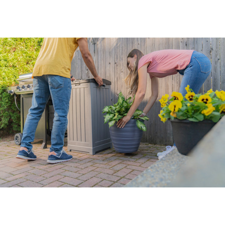 Plastic 39 Gallon Trash Can