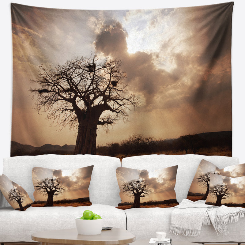 Tapisserie paysage grand baobab sous les nuages, H 32 po x l 39 po