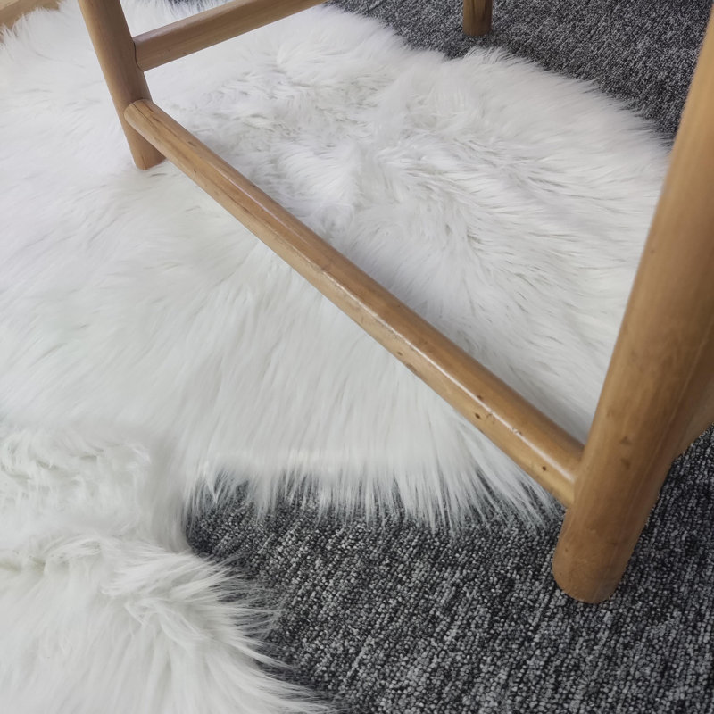 Valis Faux Sheepskin Indoor Rug, Novelty 4' x 6'