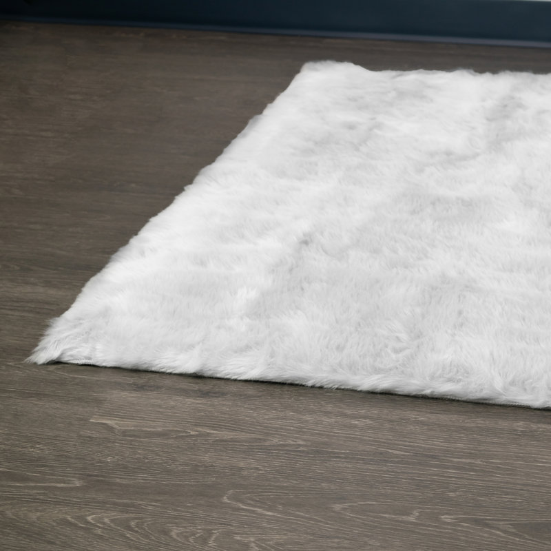 Tapis blanc tissé à la machine Malissie, Rectangle 3 pi x 4 pi 10 po