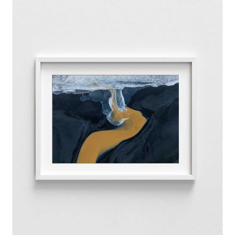 Reproduction de photographie aérienne: «River Meets Sea» - art mural bleu et or, H 12 po x l 16 po, Blanc
