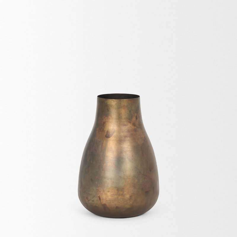 Vase en métal doré oxydé Lariah, H 7 po x l 7 po x P 1,5 po