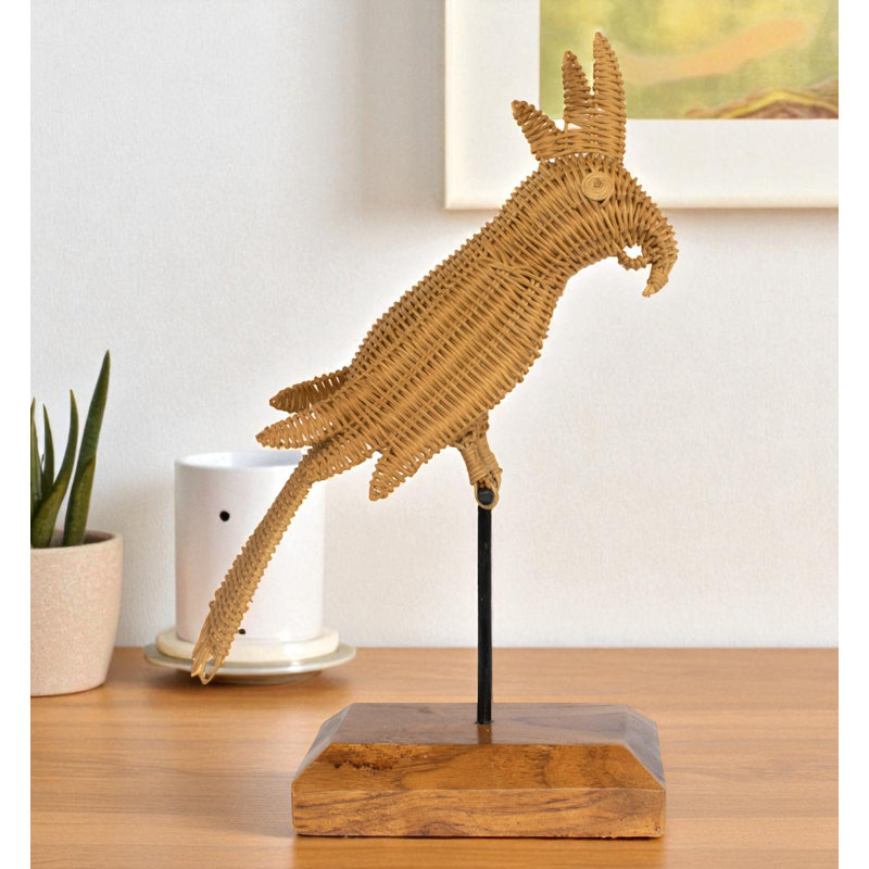 Sculpture de perroquet cacatoès en rotin - décor tropical tissé à la main, décor d'oiseau bohème sur support en bois