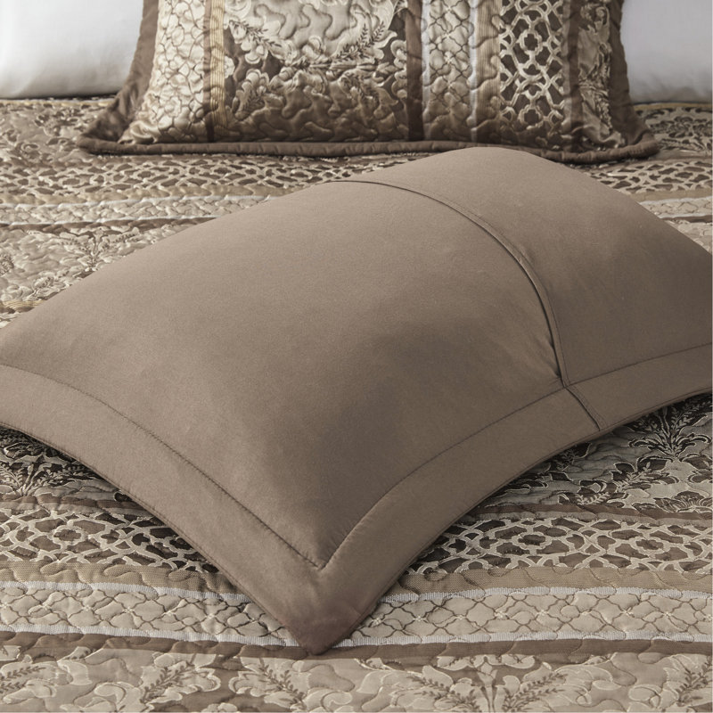 Couvre-lit réversible pour très grand lit - 5 pièces brun / doré, feuille, rayures et motifs, 2 taies décoratives, coussins décoratifs, pièce lavable brune / dorée et taies décoratives lavables à la machine