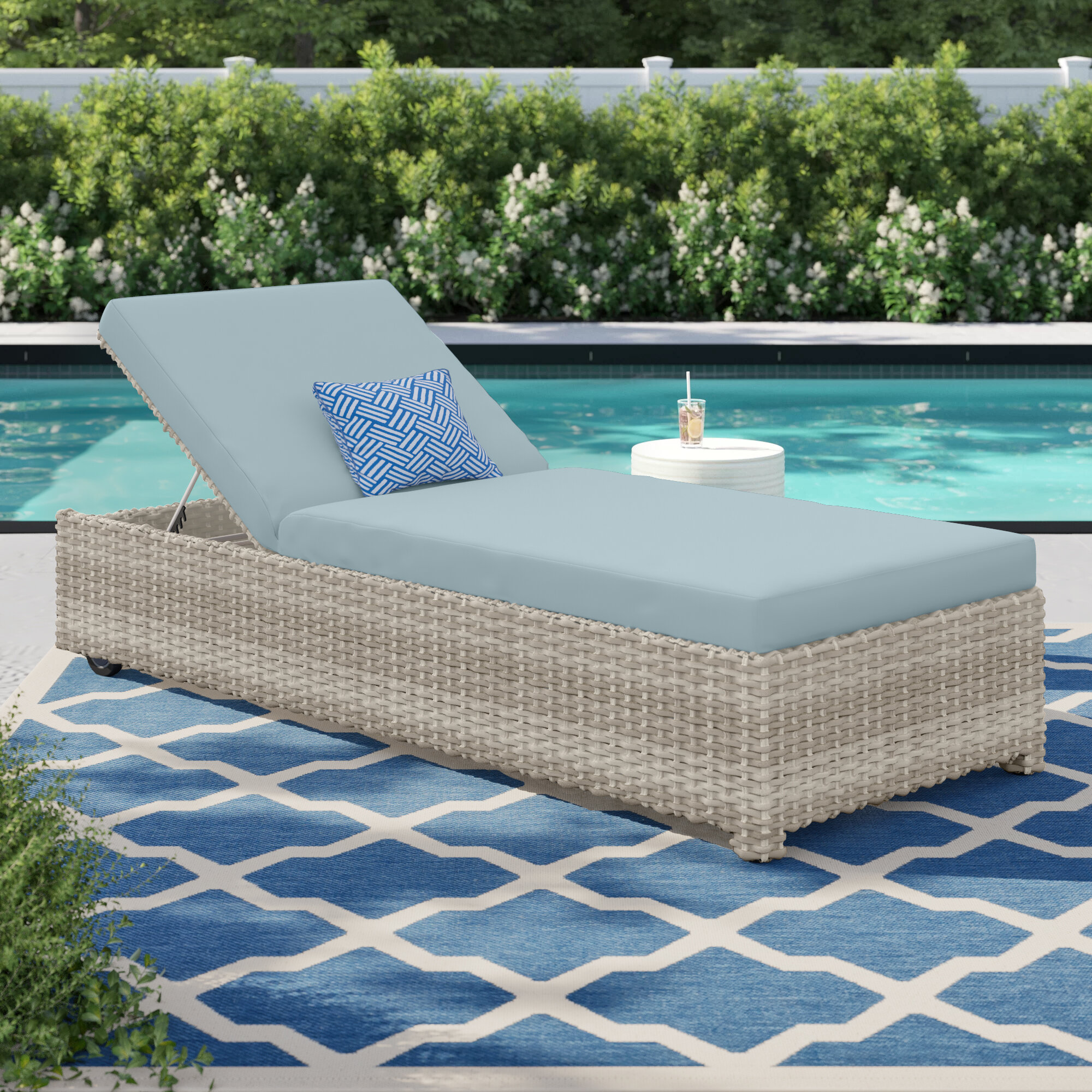 White wicker best sale chaise lounge